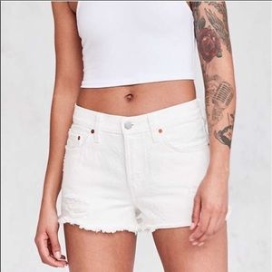 Vintage White Levi’s short shorts size 28